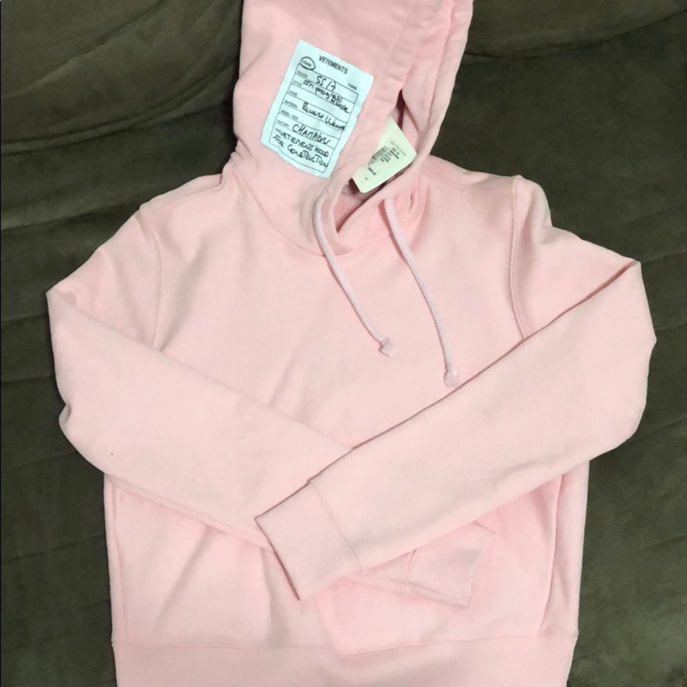 Vetements X Champion cropped pink hoodie.